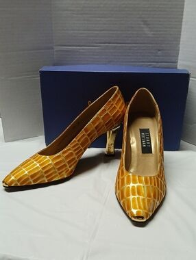 Stuart Weitzman Champagne Gold Crocodile Closed Toe Heels Pumps Leather Sole 10